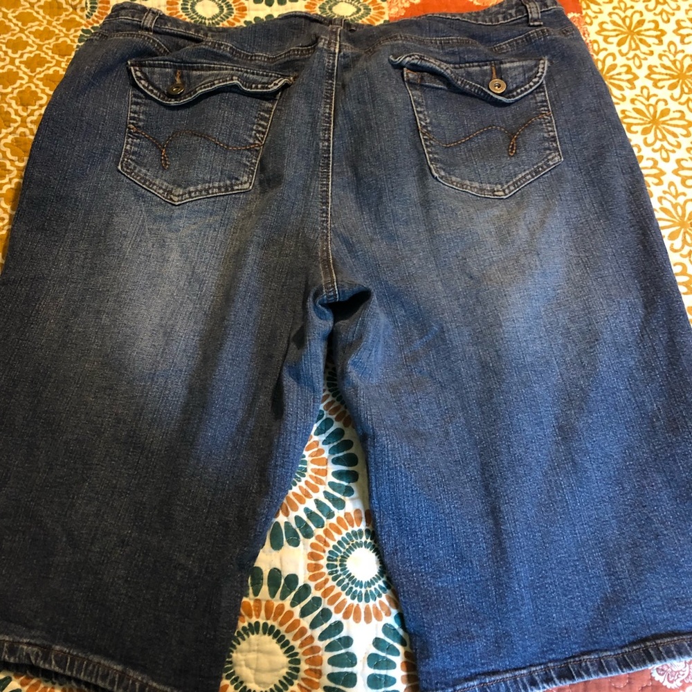 Shorts - Picture 2 of 3